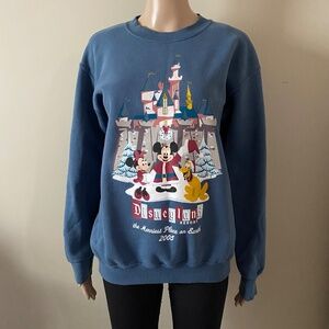 Vintage Disney Mickey and Minnie Mouse crewneck sweater, size medium